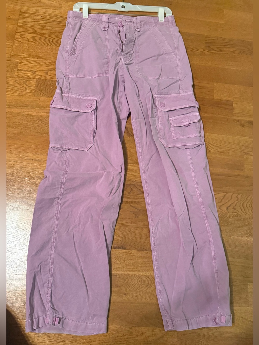 Women’s American Eagle Outfitters Lilac Cargo Pants - Relaxed Utility 6 long